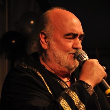 De Demis Roussos Lookalike