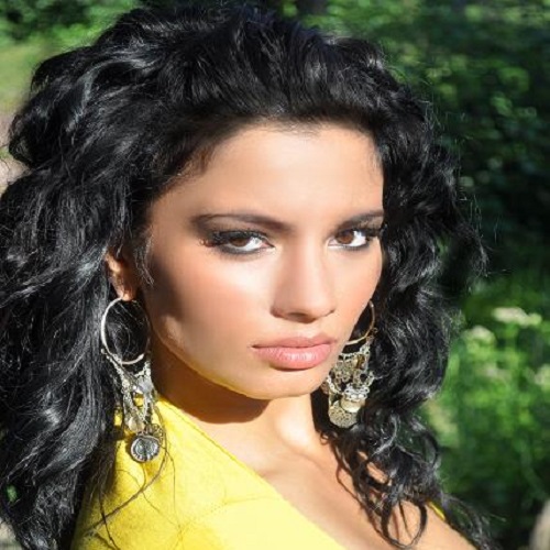 Kim Kardashian Lookalike